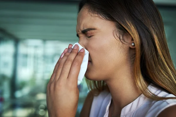 Trying Beat Flu Young Businesswoman Blowing Her Nose Office — Zdjęcie stockowe