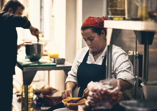 Shes Been Same Recipe Years Focused Chef Preparing Dish Kitchen — Foto de Stock