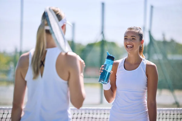 Sports Women Court Conversation Tennis Training Match Tournament Friendship Together — Stok fotoğraf