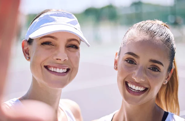 Selfie Smiling Tennis Active Women Looking Happy Successful Sporty Match — Stockfoto