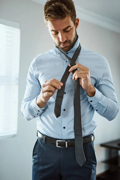 Way Make Perfect Tie Handsome Young Man Dressing Himself Home — 图库照片