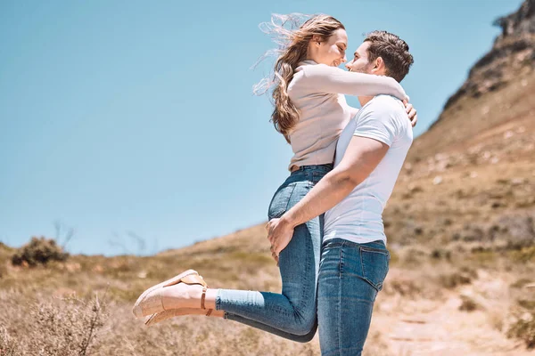 Happy Loving Young Couple Embracing Each Other Getaway Nature Copyspace — ストック写真