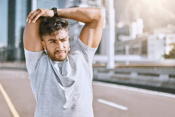 Man Doing Warmup Stretch Running Urban City Street Getting Ready — Foto de Stock