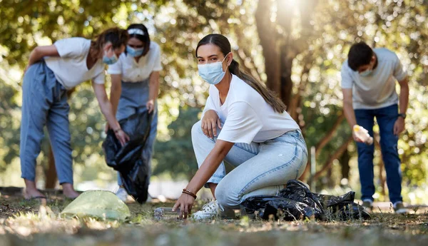 Covid Volunteer Charity Young Woman Doing Community Service Cleaning Environment — Stock fotografie