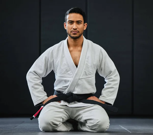 Male Coach Ready Karate Training Fitness Studio Looking Serious Dojo — Stock fotografie