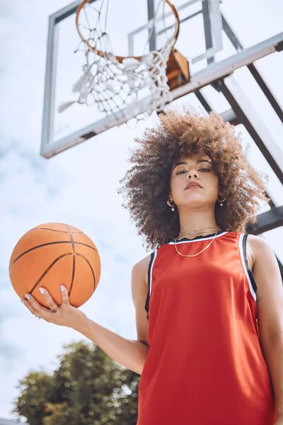 Serious Basketball Player Fitness Sports Training Woman Health Wellness Motivation — Stock Photo, Image