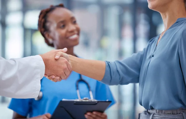 Doctors Handshake Thank You Greeting Good Medical Breakthrough Success Smiling — Fotografia de Stock