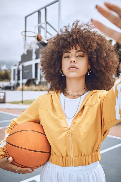 Female Basketball Player Taking Selfie Court Looking Confident Training Fitness — Zdjęcie stockowe