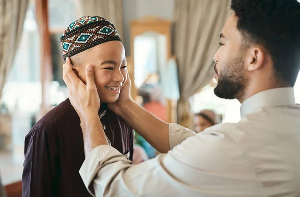 Affectionate Loving Caring Muslim Father Son Talking Bonding Eid Holiday — ストック写真