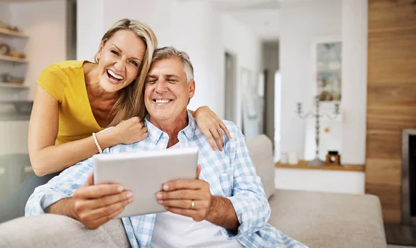 Mature Couple Laughing Smiling Funny App Digital Tablet Together Modern — Foto de Stock