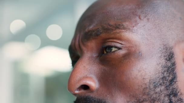 Serious Intense Face African American Man Thinking Looking Distance Closeup — Vídeo de Stock
