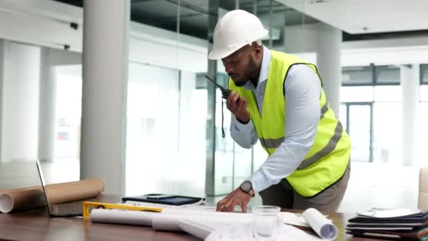Architect Building Engineer Construction Worker Looking Plans Blueprints Talking Radio — Vídeos de Stock
