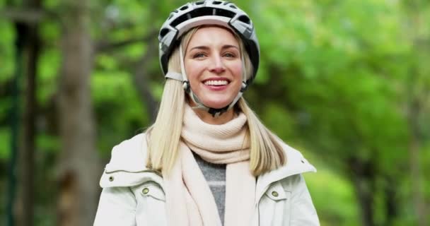 Happy Carefree Woman Riding Bicycle Outdoors Nature Park She Lives — Vídeo de stock