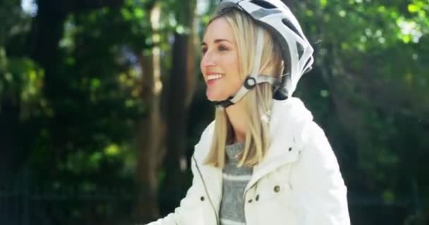 Closeup Young Woman Riding Bicycle Happy Smiling Excited Outdoors Enjoying — Stock videók