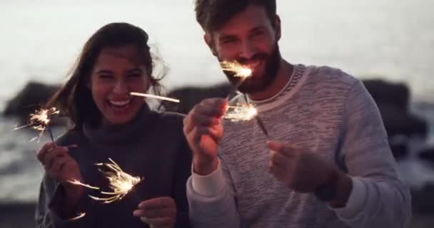 Happy Carefree Celebrating Couple Playing Sparklers Outdoors Beach Windy Day — Vídeo de Stock