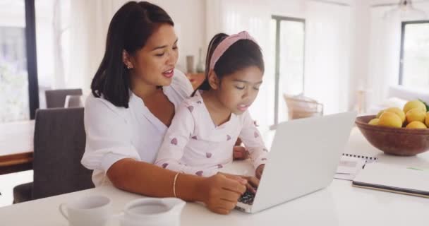 Mother Daughter Looking Surprised Excited Saying Wow While Browsing Laptop — Stock video