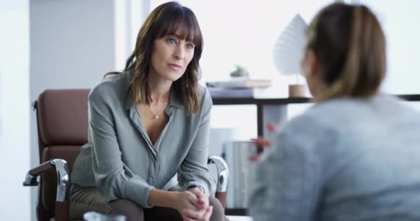 Business Psychologist Psychiatrist Counselor Listening Patient Client Businesswoman Therapy Session — Vídeo de Stock
