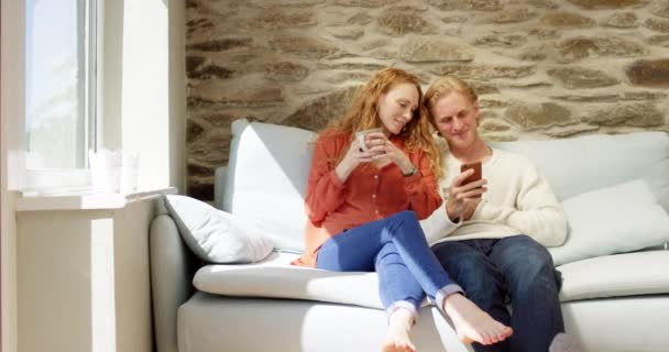 Bonding Couple Browsing Social Media Searching Online Scrolling Apps While — Vídeos de Stock
