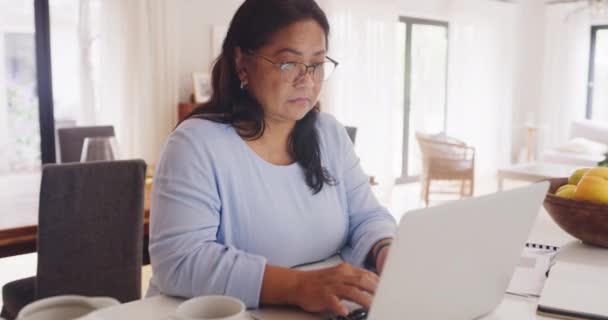 Mature Woman Doing Remote Work While Planning Ideas Budget Browsing — Vídeo de Stock