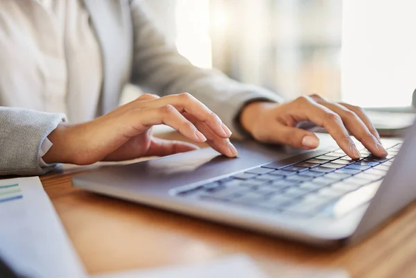 Keyboard Laptop Typing Closeup Worker Desk Office Business Employee Reading — Stok fotoğraf