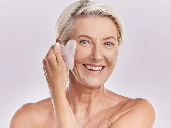 Skin Care Hygiene Grooming Mature Woman Using Gua Sha Stone — Stok Foto