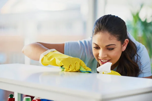Miss Spot Woman Doing Her Daily Chores Home — Stockfoto