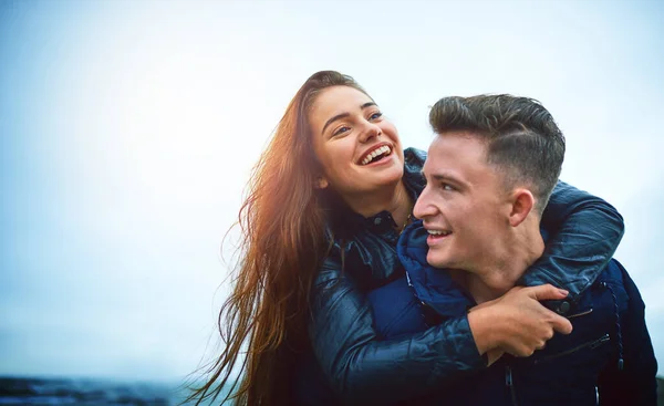 Happiest Those Love Happy Young Couple Enjoying Piggyback Ride Outdoors — Photo