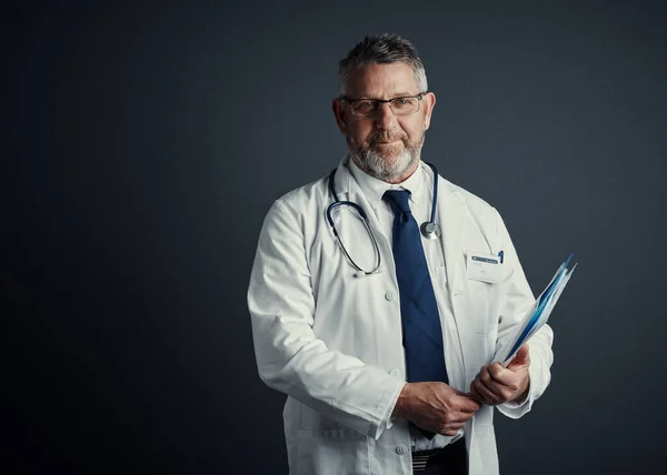 Medical Records Tell Everything Studio Portrait Handsome Mature Male Doctor — Stok fotoğraf