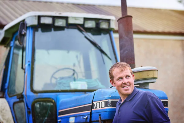 Believes Farming Dream Farmer Standing Next Tractor Farm — Stockfoto