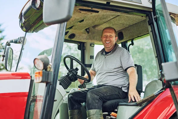 Tractor Great Help Farm Cropped Portrait Male Farmer Sitting Tractor — Stock fotografie