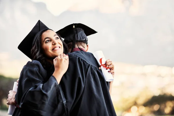 Did Two Students Hugging Each Other Graduation Day — Stok fotoğraf