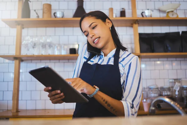 Cafe Manager Planning Online Customer Orders Working Digital Tablet Internet — Photo