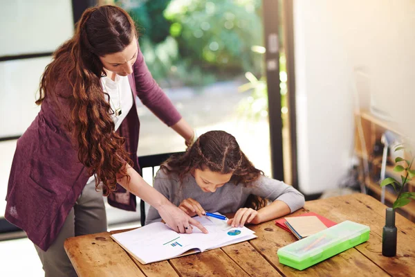 Read Young Girl Doing Homework Her Mother — 스톡 사진