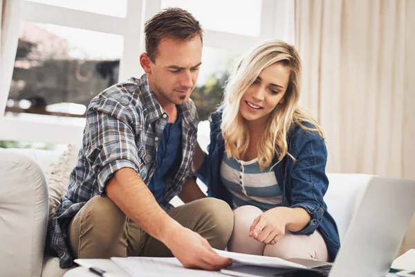 Moving Some Numbers Young Couple Doing Finances Together Home —  Fotos de Stock