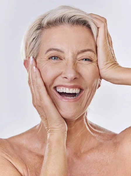 Skincare Wrinkles Face Old Woman Model Beauty Cosmetics Flawless Skin — Stok Foto