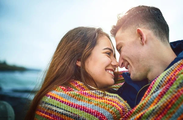 Cuddles Keep Cold Away Happy Young Couple Covering Themselves Blanket — Zdjęcie stockowe