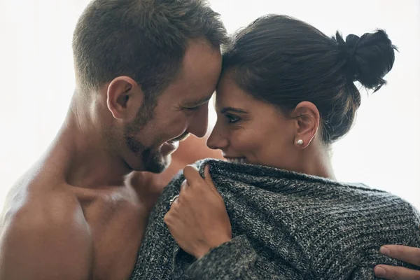 Hidden Moments Affectionate Young Couple Kiss Bedroom — Fotografie, imagine de stoc