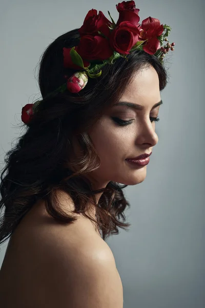 Goddess Rises Roses Her Hair Studio Shot Beautiful Young Woman —  Fotos de Stock