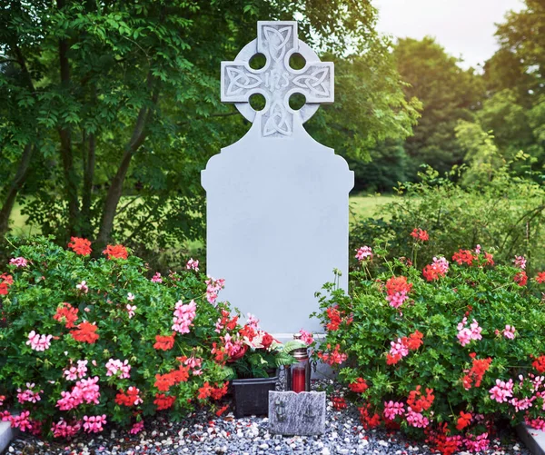 Honoring Life Loved One Gravestone Cemetery —  Fotos de Stock