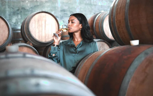 Woman Doing Wine Tasting Drinking Glass Chardonnay Sauvignon Blanc Winery — Stock Photo, Image