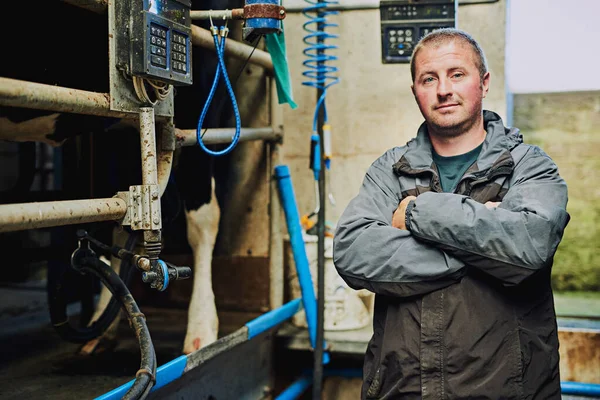 Care Cattle Cropped Portrait Male Farmer Standing His Arms Folded — Stock fotografie