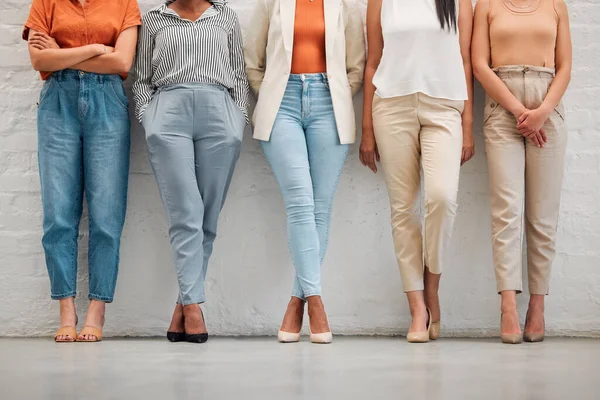 Trendy Fashionable Stylish Women Standing Row Design Marketing Stylist Job —  Fotos de Stock