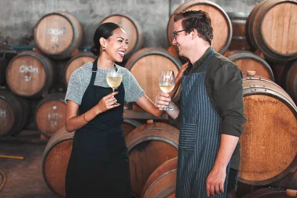 Winemaker Business Partners Having Fun Talking Winery White Wine Tasting — Stockfoto