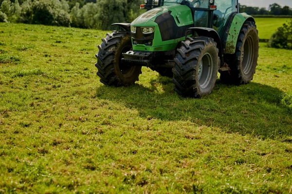 Farm Complete Tractor High Angle Shot Green Tractor Open Piece — Foto de Stock