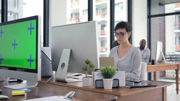 Business People Typing Mockup Green Screen Computer Working Office Desk — 图库视频影像