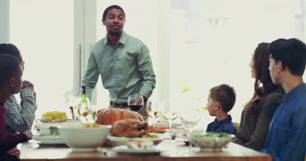 Interracial Family Celebrating Lunch Party Making Toast Enjoying Christmas Holiday — Vídeo de stock