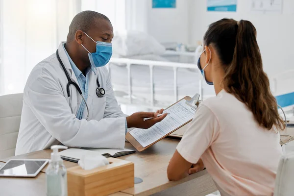 Health Insurance Compliance Medical Admin Covid Pandemic Doctor Consulting Patient — Foto Stock