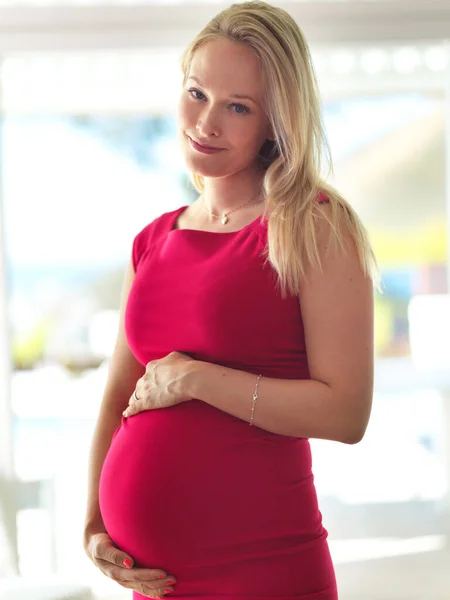 Proud Baby Bump Cropped Portrait Beautiful Young Pregnant Woman Standing — Fotografia de Stock