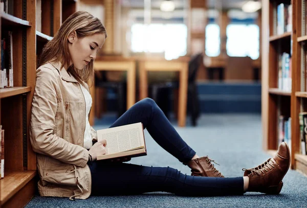 Think Ill Study Right Here University Student Reading Book Library — Stockfoto