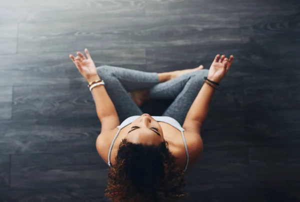 Great Health Starts Meditation High Angle Shot Young Woman Practising — ストック写真